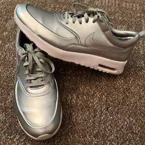 Nike AIR MAX THEA Metallic Silver Sneaker